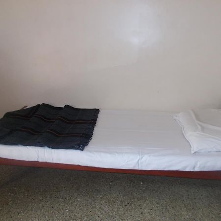 Modern Hotel Bangalore Bagian luar foto