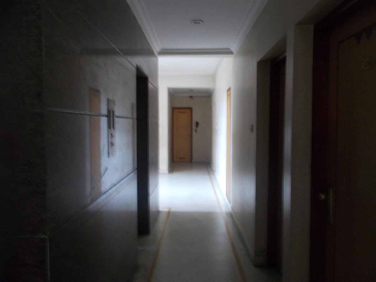 Modern Hotel Bangalore Bagian luar foto