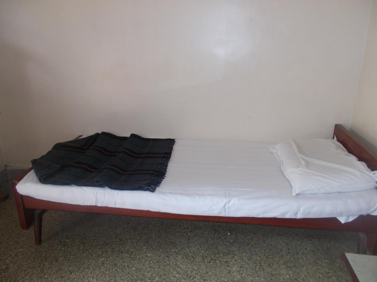 Modern Hotel Bangalore Bagian luar foto