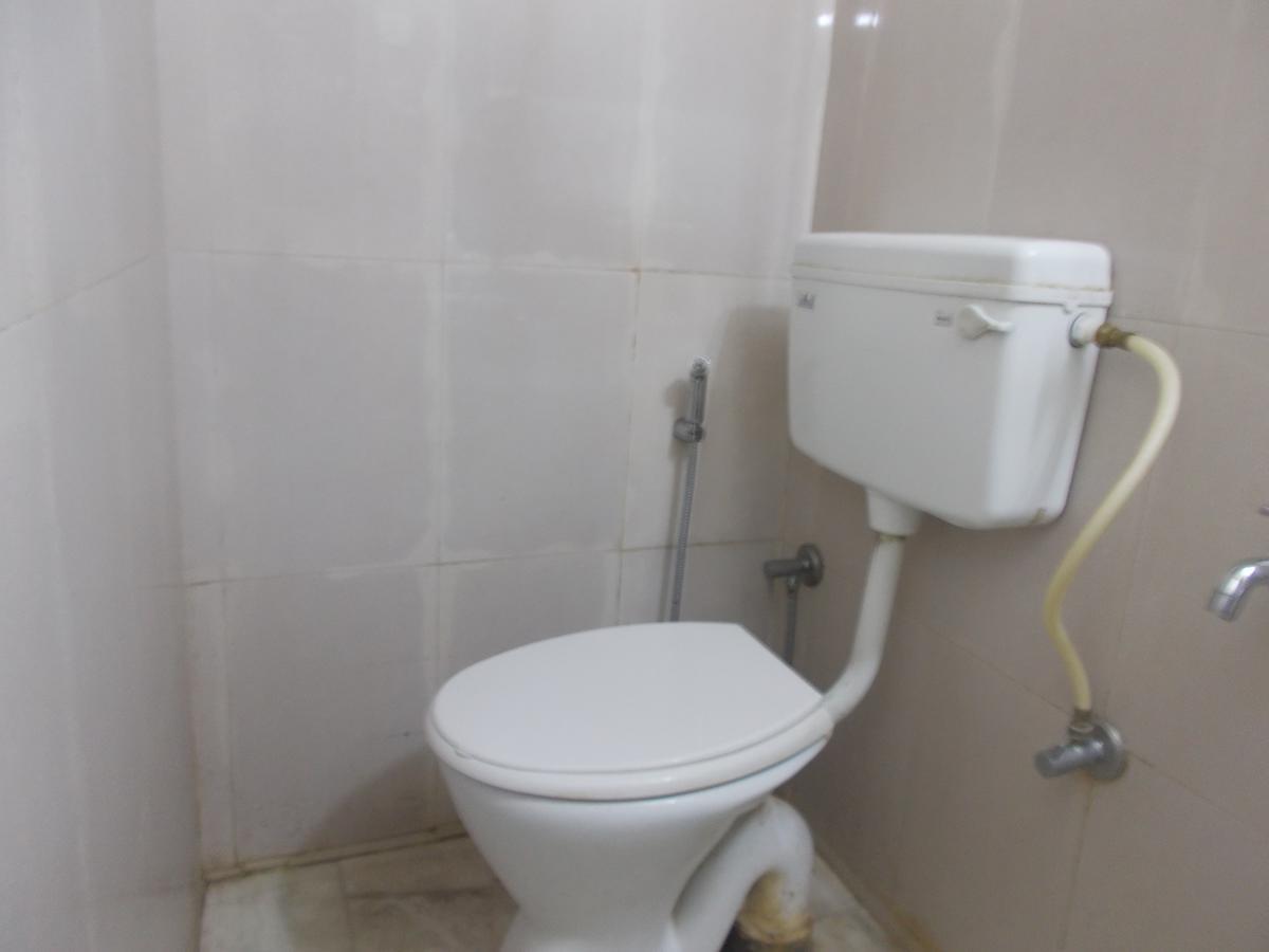 Modern Hotel Bangalore Bagian luar foto