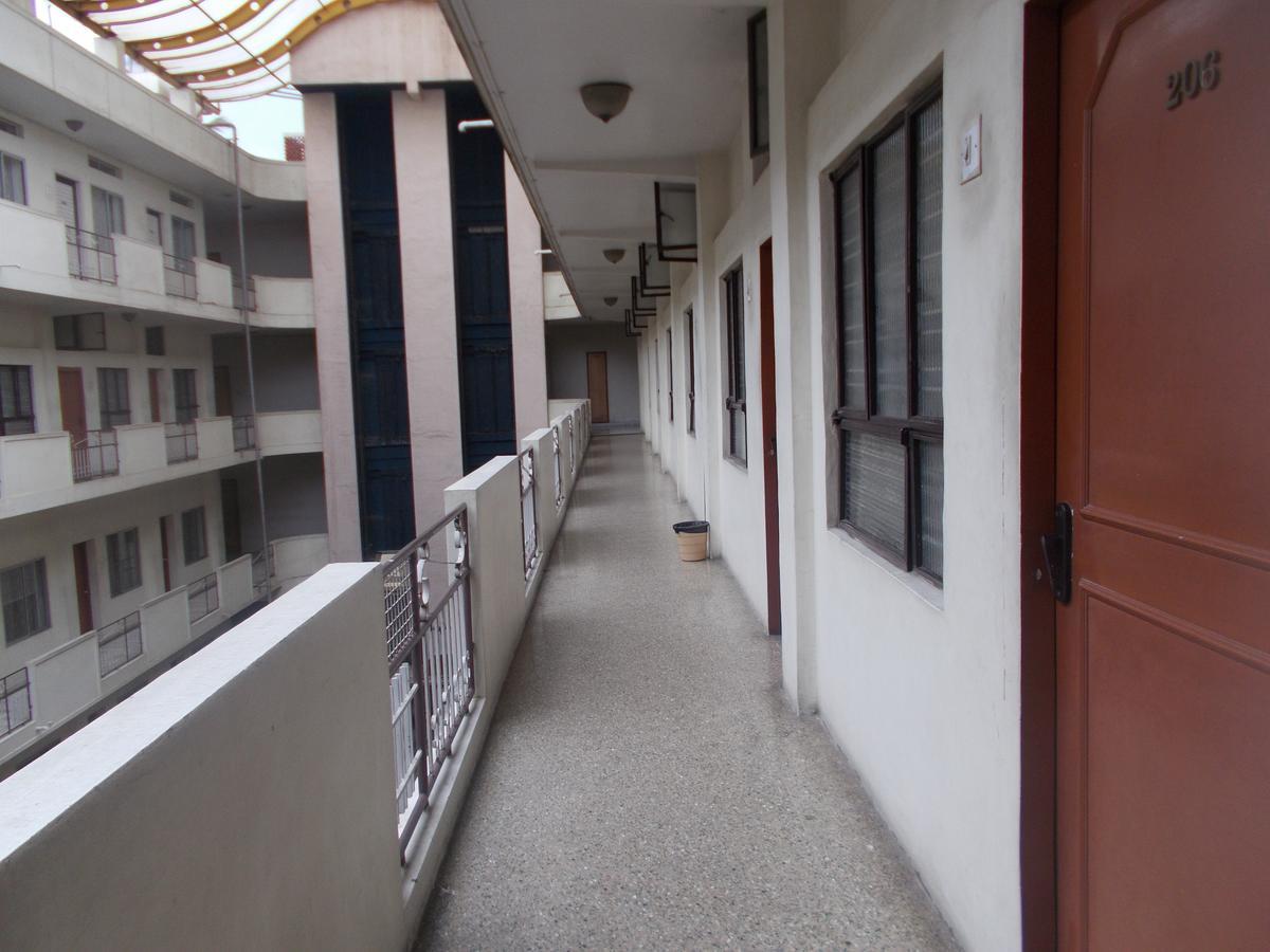 Modern Hotel Bangalore Bagian luar foto