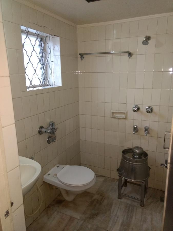 Modern Hotel Bangalore Bagian luar foto