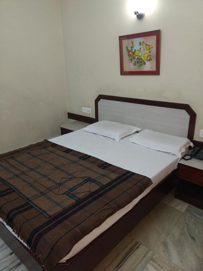 Modern Hotel Bangalore Bagian luar foto